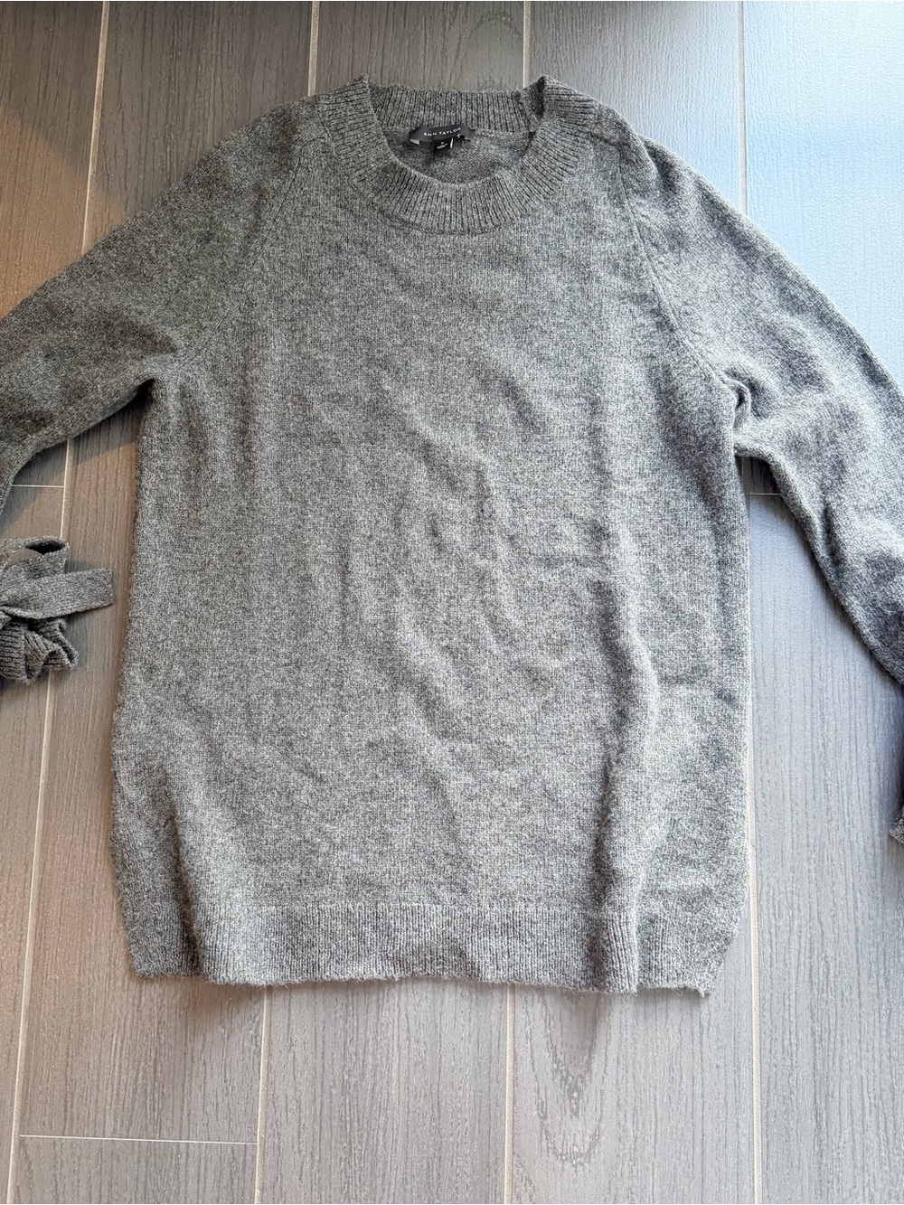 Ann Taylor Men's Light Gray Crewneck Sweater
